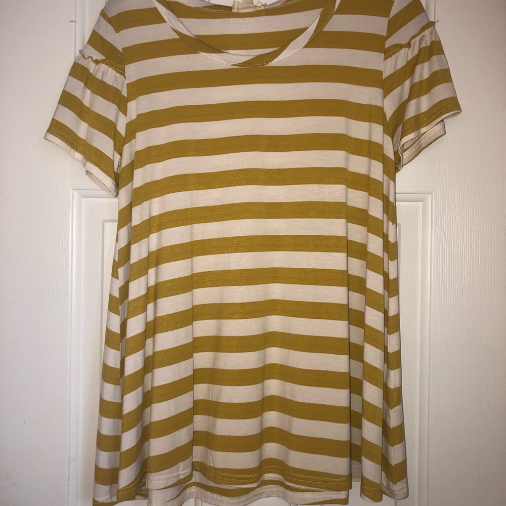 NWT Ruffle Sleeve Striped Top
